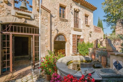 Hus till salu Girona, Spanien 4 sovrum, 450 kvm. Nr. 22812 - foto 1