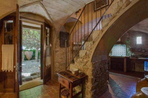 Hus till salu Girona, Spanien 4 sovrum, 450 kvm. Nr. 22812 - foto 21