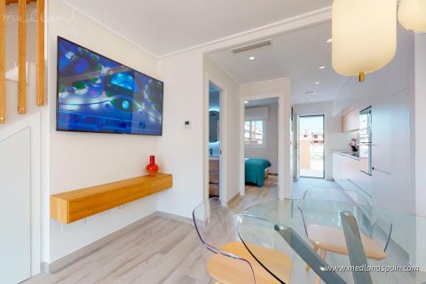 Kaupunkipientalo myytävänä Pilar de la Horadada, Alicante, Espanja, 3 makuuhuonetta, 81 m2 No. 108939 - kuva 4