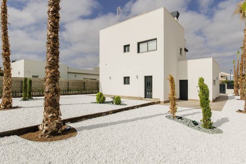 Villa en venta en Dehesa De Campoamor, Alicante, España 4 dormitorios, 239 m2 No. 117776 - foto 14