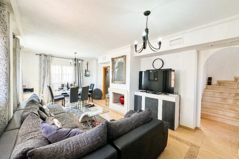 Villa for sale Punta Prima, Alicante, Spain 4 bedrooms, 193 sq.m. No. 114371 - photo 14