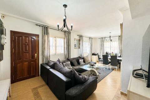 Villa for sale Punta Prima, Alicante, Spain 4 bedrooms, 193 sq.m. No. 114371 - photo 15