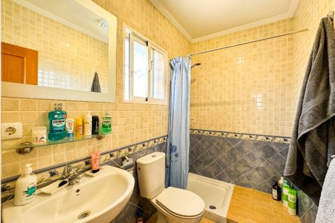 Villa for sale Punta Prima, Alicante, Spain 4 bedrooms, 193 sq.m. No. 114371 - photo 25