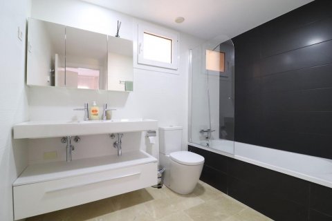 Apartment for sale Punta Prima, Alicante, Spain 3 bedrooms, 128 sq.m. No. 114385 - photo 12
