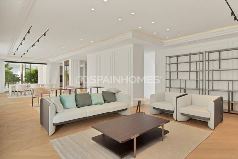 Huvila myytävänä Marbella, Malaga, Espanja, 5 makuuhuonetta, 615 m2 No. 48474 - kuva 30