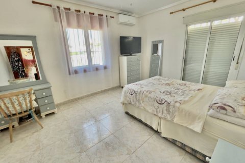 Продажа виллы в Сьюдад Кесада, Аликанте, Испания 5 спален, 265м2 №119011 - фото 16