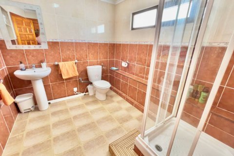 Продажа виллы в Сьюдад Кесада, Аликанте, Испания 5 спален, 265м2 №119011 - фото 8