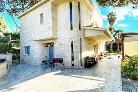 House for sale Lloret de Mar, Girona, Spain 4 bedrooms, 340 sq.m. No. 93254 - photo 7
