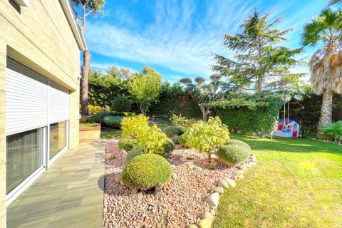 House for sale Lloret de Mar, Girona, Spain 4 bedrooms, 340 sq.m. No. 93254 - photo 2