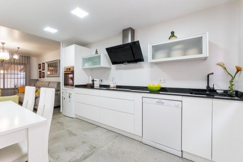 Продажа дома в Гуардамар-дель-Сегура, Аликанте, Испания 4 спальни, 150м2 №109073 - фото 17