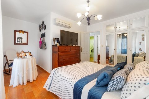 Продажа дома в Гуардамар-дель-Сегура, Аликанте, Испания 4 спальни, 150м2 №109073 - фото 12
