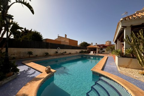 Villa en venta La Manga del Mar Menor, Murcia, España 5 dormitorios, 637 m2 No. 115555 - foto 3