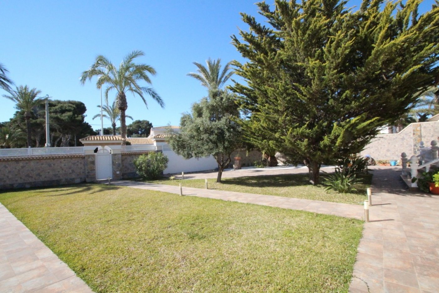 Huvila Alicante, Espanja 5 makuuhuonetta, 440 m2 No. 115502