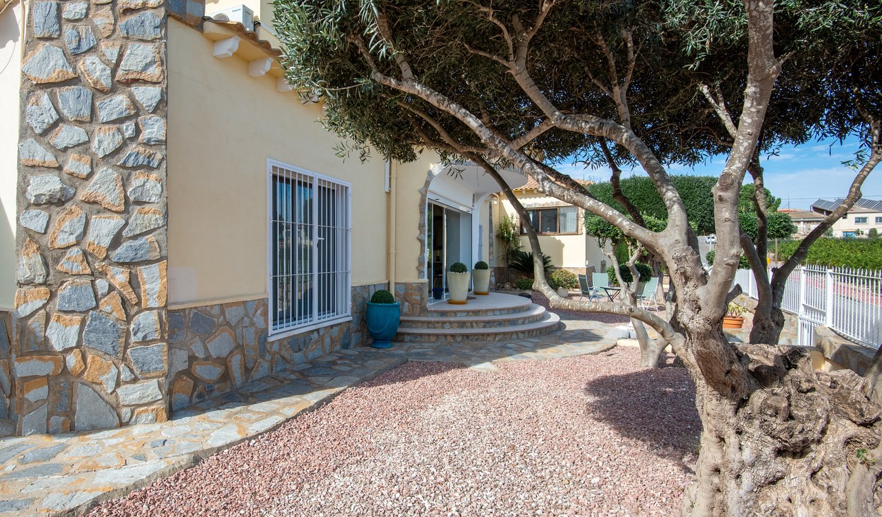 Huvila Algorfa, Alicante, Espanja 4 makuuhuonetta, 490 m2 No. 83884