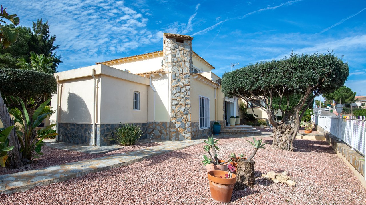 Huvila Algorfa, Alicante, Espanja 4 makuuhuonetta, 490 m2 No. 83884