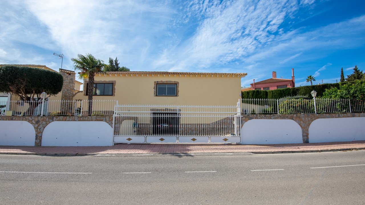 Huvila Algorfa, Alicante, Espanja 4 makuuhuonetta, 490 m2 No. 83884