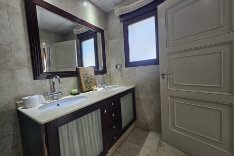 Villa for sale La Manga del Mar Menor, Murcia, Spain 5 bedrooms, 800 sq.m. No. 115976 - photo 17