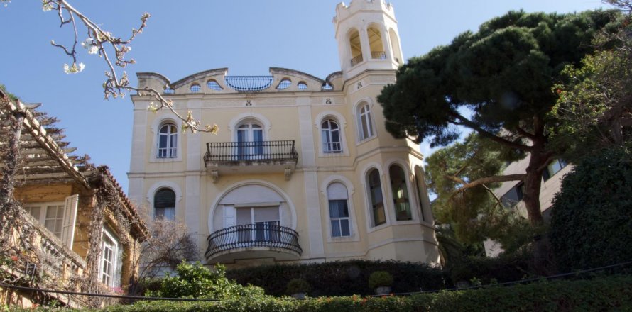 House Barcelona, Spain 2 bedrooms, 650 sq.m. No. 21581