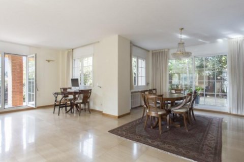 House for sale Barcelona, Spain 5 bedrooms, 450 sq.m. No. 21598 - photo 2
