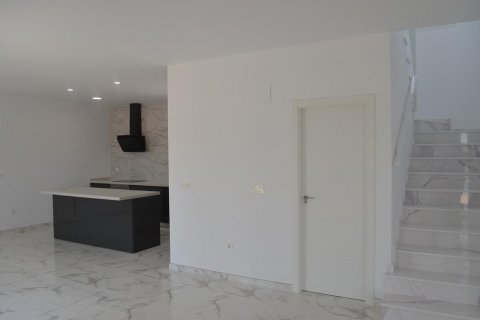 Villa for sale Pinoso, Alicante, Spain 4 bedrooms, 225 sq.m. No. 114023 - photo 12