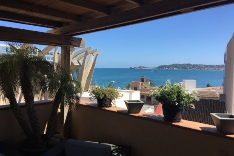 Bungalow for sale Javea, Alicante, Spain 5 bedrooms, 360 sq.m. No. 115641 - photo 1
