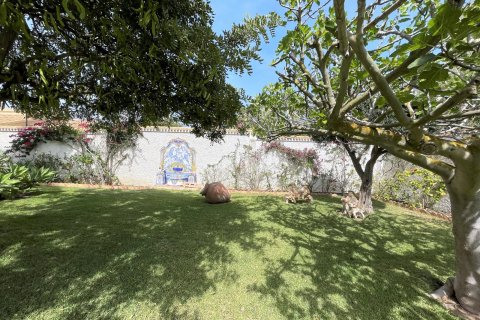 Villa for sale Alicante, Spain 8 bedrooms, 543 sq.m. No. 115647 - photo 9