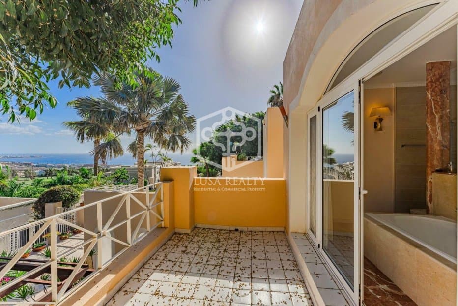 Villa a Adeje, Tenerife, Spagna 6 camere da letto, 732 mq. N° 94465