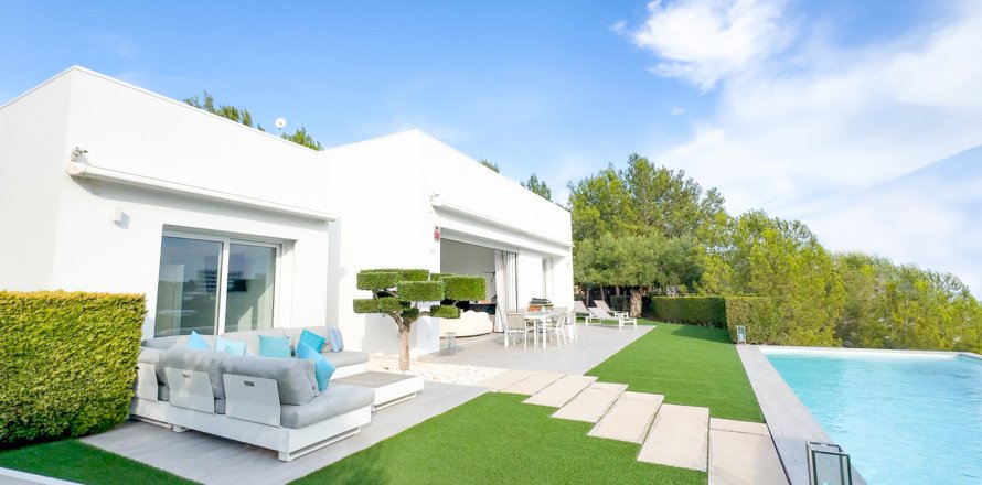 Villa Pinar De Campoverde, Alicante, Spain 3 bedrooms, No. 115971