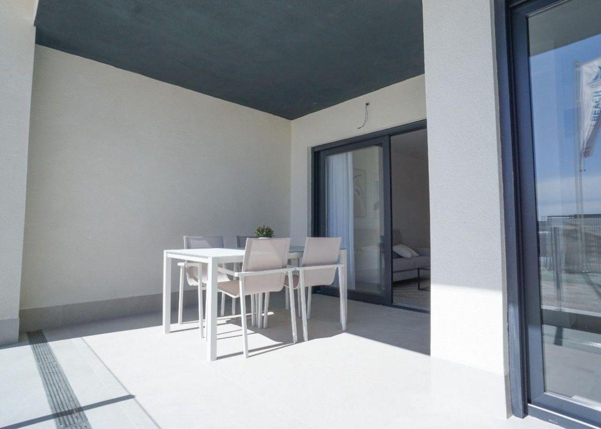Apartamento en Torrevieja, Alicante, España 2 dormitorios, 76 m2 No. 98593
