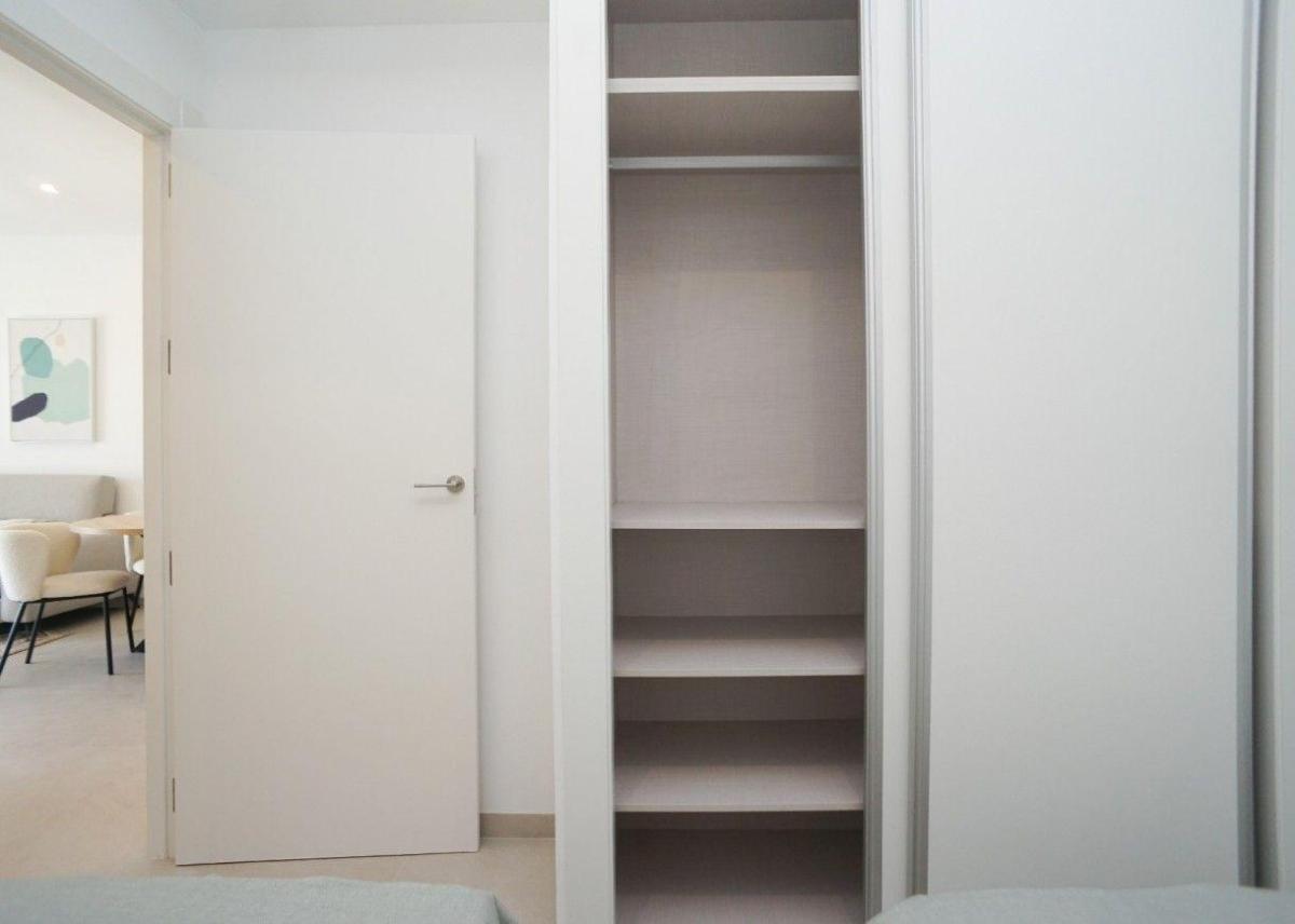 Apartamento en Torrevieja, Alicante, España 2 dormitorios, 76 m2 No. 98593