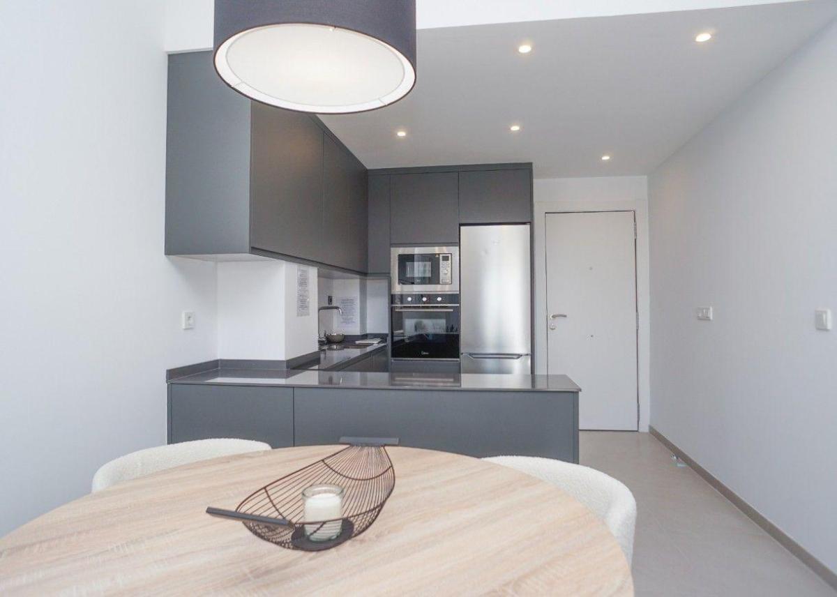Apartamento en Torrevieja, Alicante, España 2 dormitorios, 76 m2 No. 98593