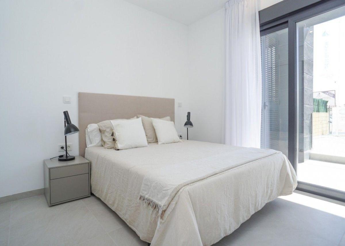Apartamento en Torrevieja, Alicante, España 2 dormitorios, 76 m2 No. 98593