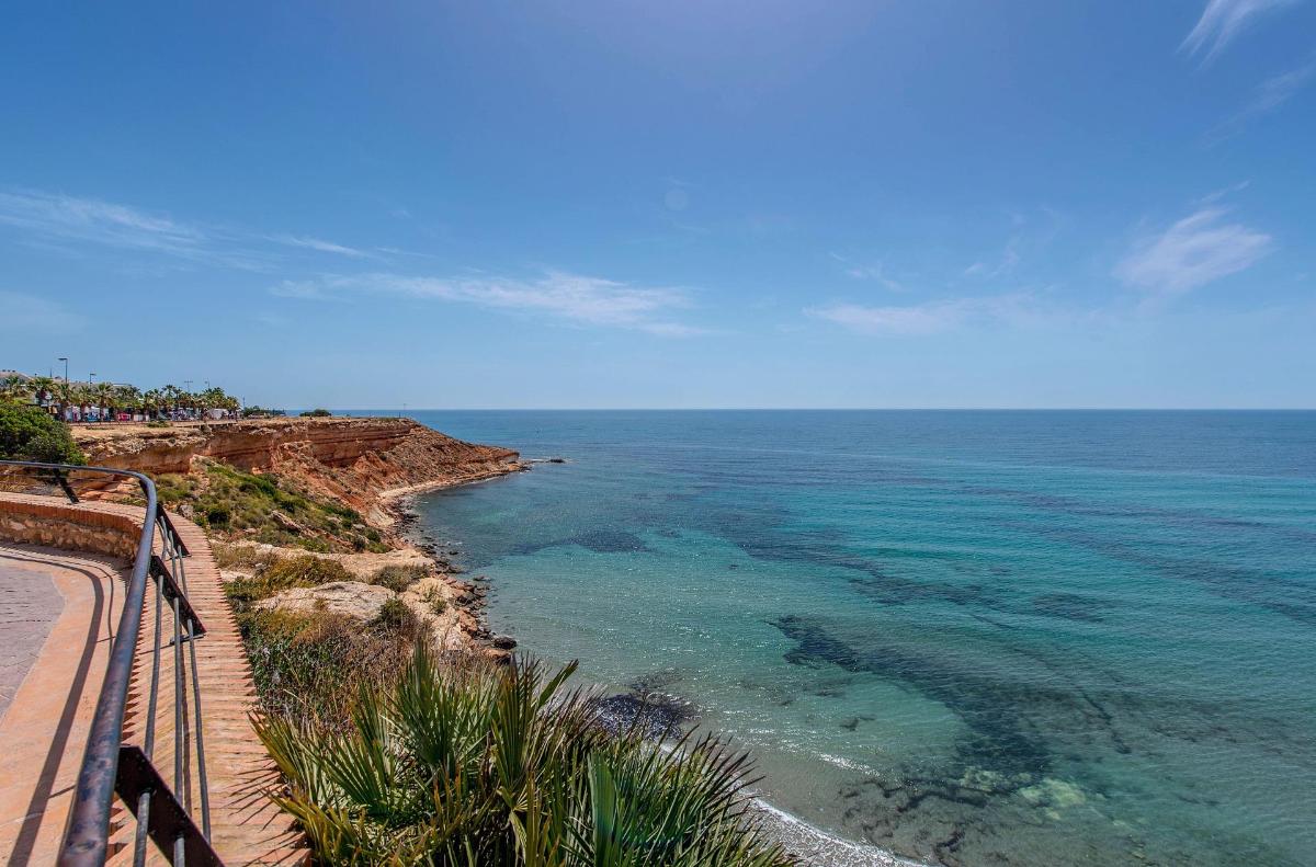 Apartamento en Torrevieja, Alicante, España 2 dormitorios, 76 m2 No. 98593