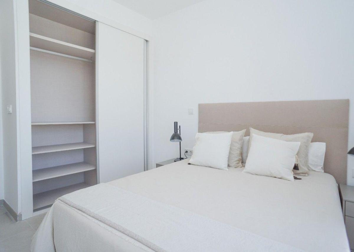 Apartamento en Torrevieja, Alicante, España 2 dormitorios, 76 m2 No. 98593
