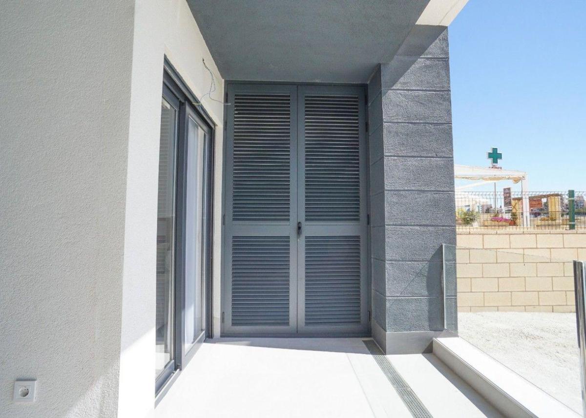 Apartamento en Torrevieja, Alicante, España 2 dormitorios, 76 m2 No. 98593