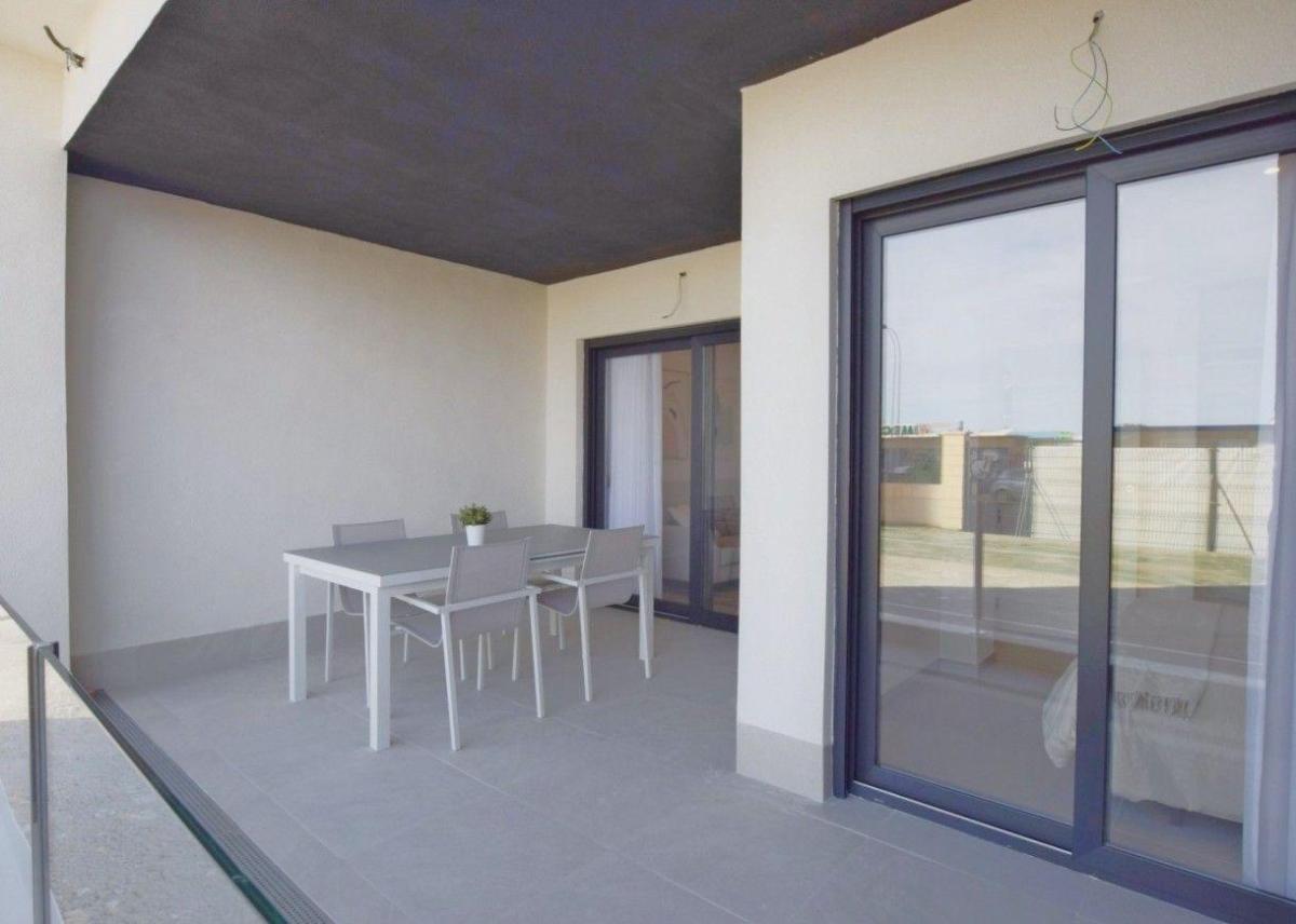 Apartamento en Torrevieja, Alicante, España 2 dormitorios, 76 m2 No. 98593