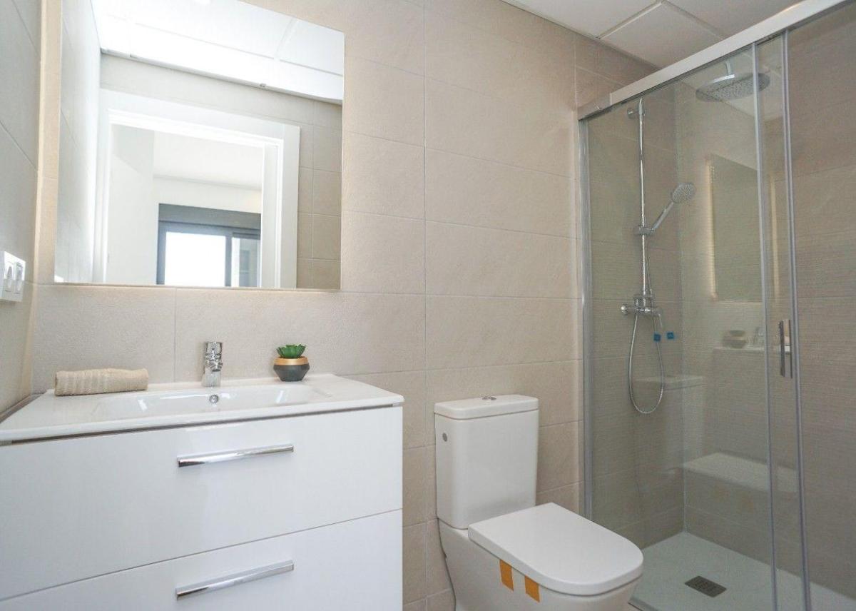 Apartamento en Torrevieja, Alicante, España 2 dormitorios, 76 m2 No. 98593