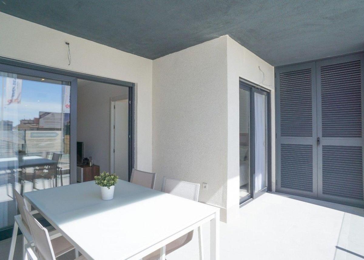 Apartamento en Torrevieja, Alicante, España 2 dormitorios, 76 m2 No. 98593