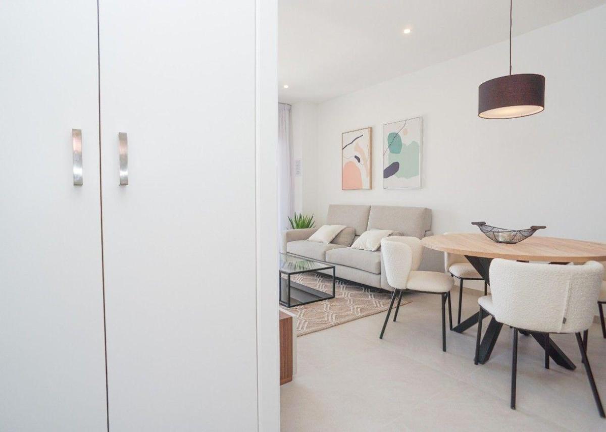 Apartamento en Torrevieja, Alicante, España 2 dormitorios, 76 m2 No. 98593