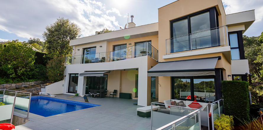 Hus Tossa de Mar, Girona, Spanien 4 sovrum, 379 kvm. Nr. 99178