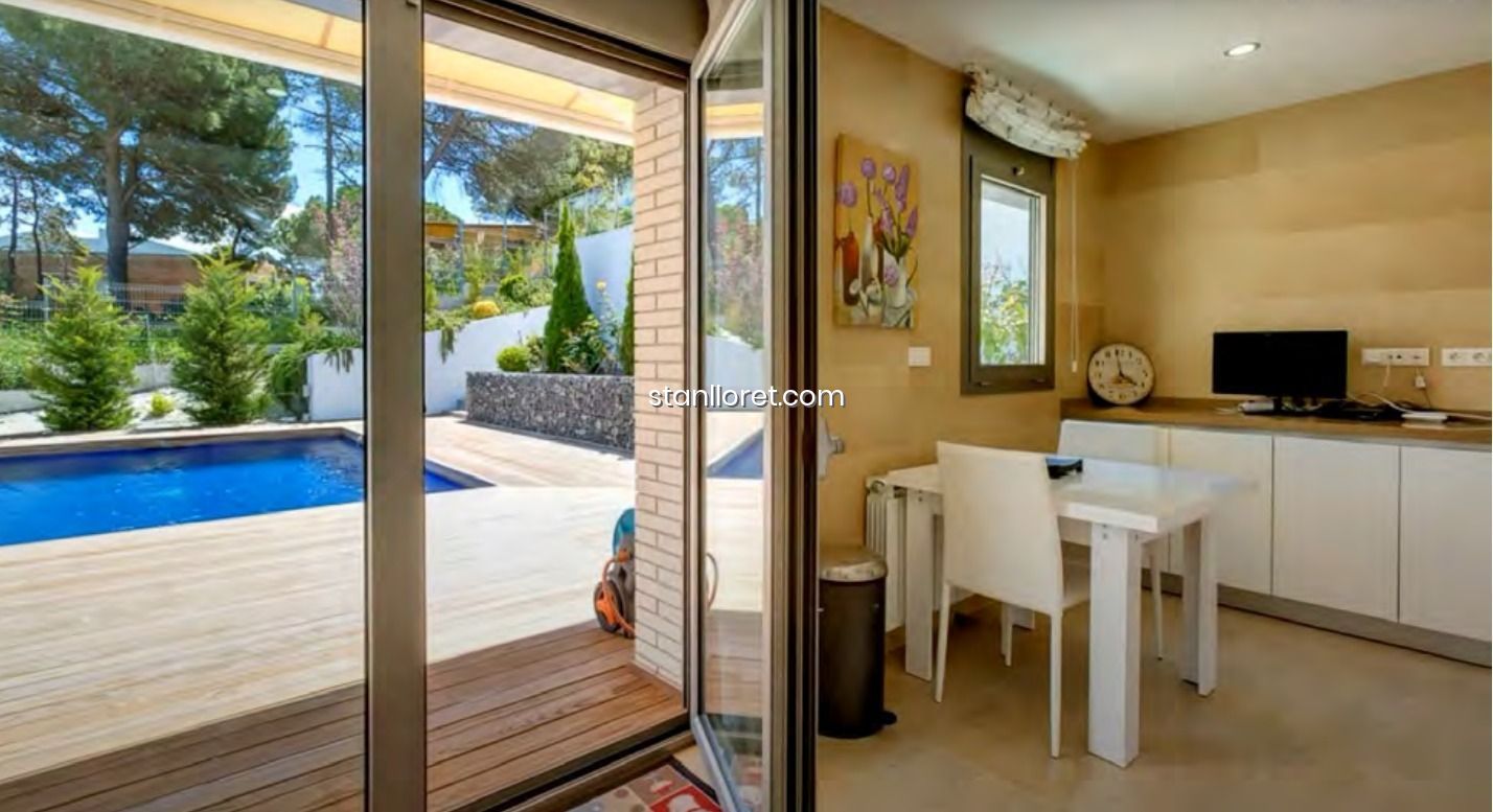 Villa in Blanes, Girona, Spanien 4 Schlafzimmer, 412 m2 Nr. 104045