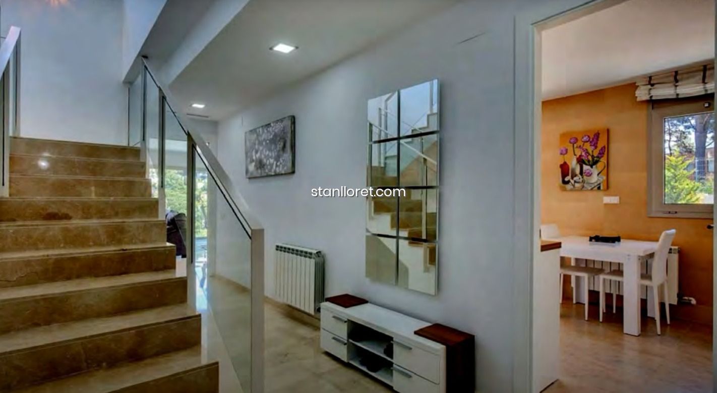 Villa in Blanes, Girona, Spanien 4 Schlafzimmer, 412 m2 Nr. 104045