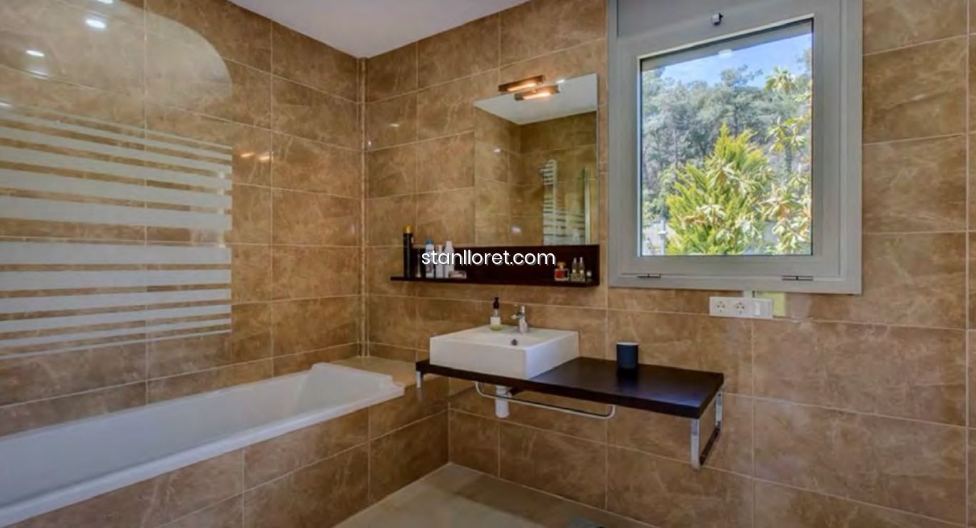 Villa in Blanes, Girona, Spanien 4 Schlafzimmer, 412 m2 Nr. 104045