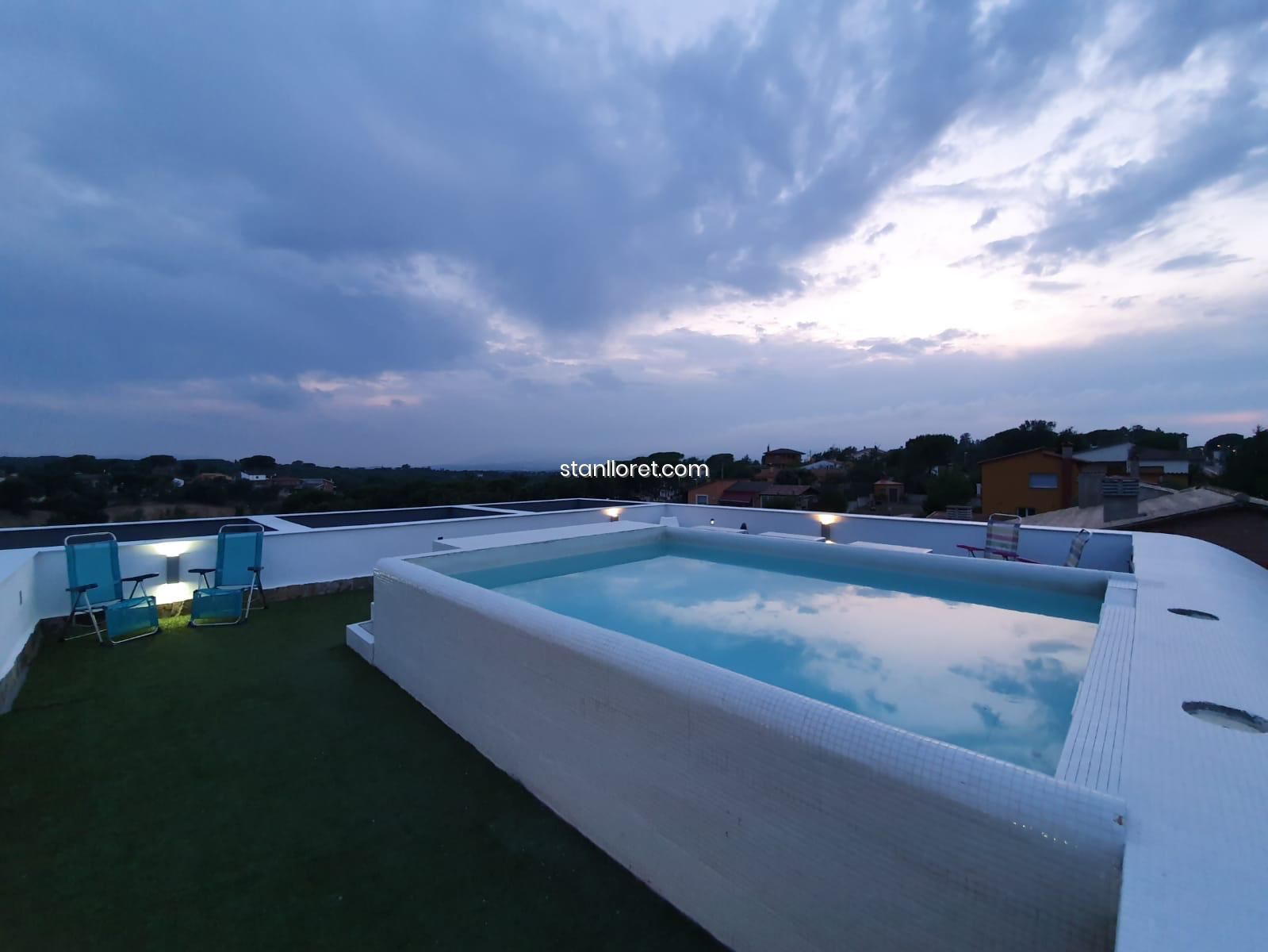 Villa a Girona, Spagna 5 camere da letto, 340 mq. N° 104043