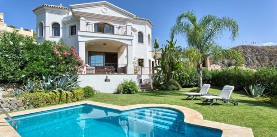 House Benahavis, Malaga, Spain 4 bedrooms, 412 sq.m. No. 23111