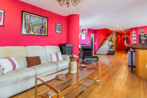 Apartment for rent Madrid, Spain 4 bedrooms, 220 sq.m. No. 107930 - photo 3