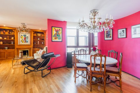 Apartment for rent Madrid, Spain 4 bedrooms, 220 sq.m. No. 107930 - photo 10