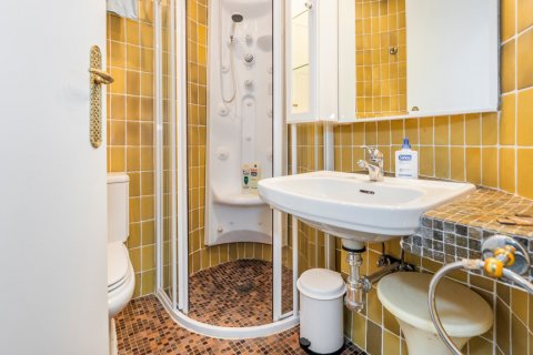 Apartment for rent Madrid, Spain 4 bedrooms, 220 sq.m. No. 107930 - photo 13
