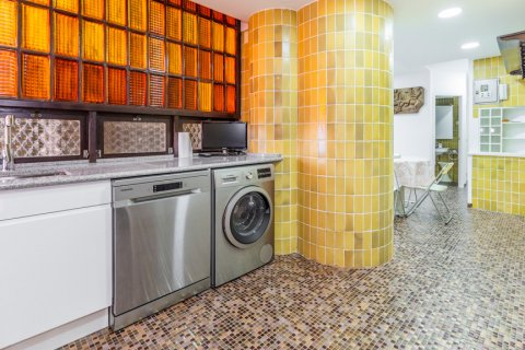 Apartment for rent Madrid, Spain 4 bedrooms, 220 sq.m. No. 107930 - photo 11