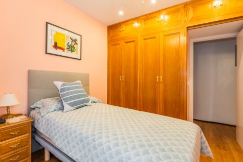 Apartment for rent Madrid, Spain 4 bedrooms, 220 sq.m. No. 107930 - photo 21